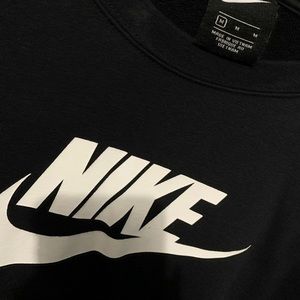 NIKE SWEATSHIRT.